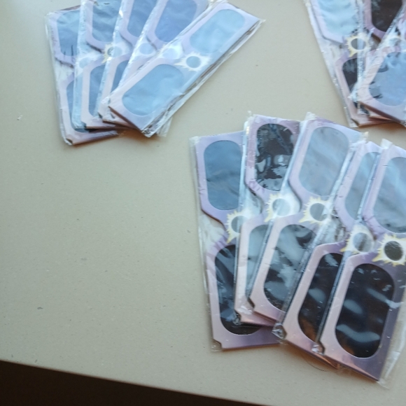 Solar Eclipse Viewing Glasses. 15 Pairs - Picture 8 of 8